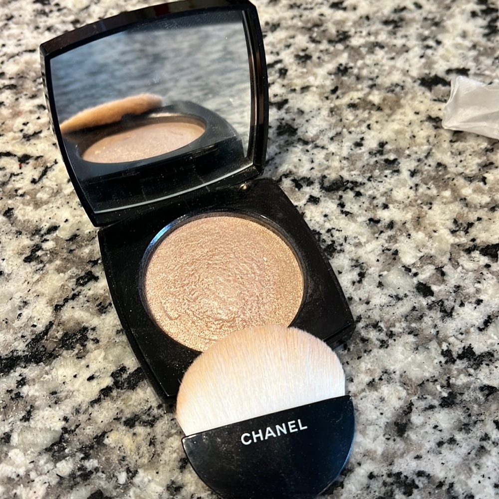 Chanel ivory gold highlighter. Pre owned.
